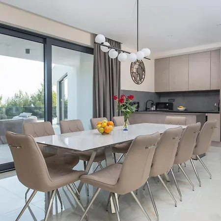 Luxury Ivana With Heated Hydromassage Pool Stanici