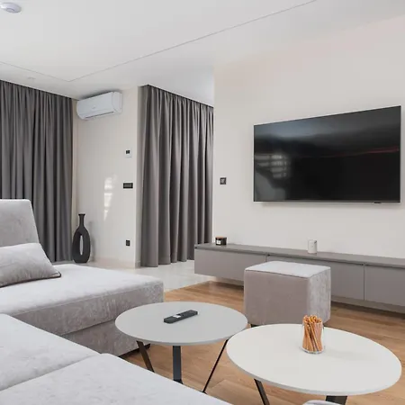 Luxury Ivana With Heated Hydromassage Pool Vila