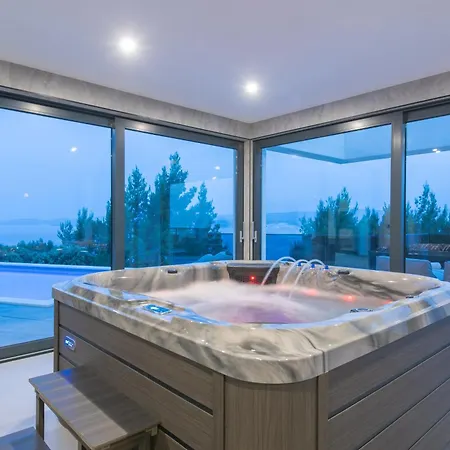 Luxury Ivana With Heated Hydromassage Pool Vila *