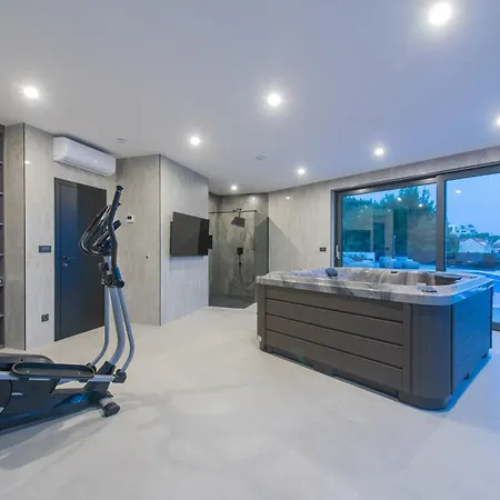 Luxury Ivana With Heated Hydromassage Pool *