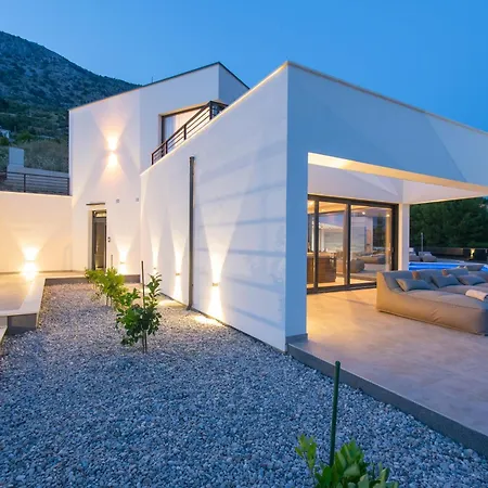 Luxury Ivana With Heated Hydromassage Pool