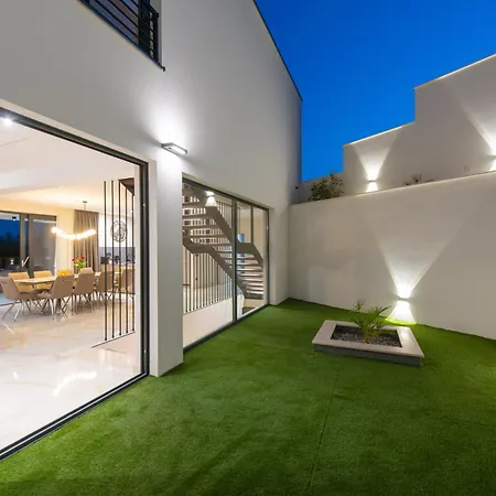 Vila Luxury Ivana With Heated Hydromassage Pool