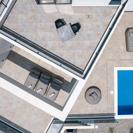 Luxury Ivana With Heated Hydromassage Pool *