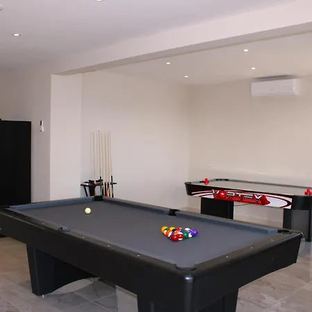 Ivana With Heated Pool, Hot Tube, Sea View *