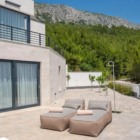 Ivana With Heated Pool, Hot Tube, Sea View Stanici